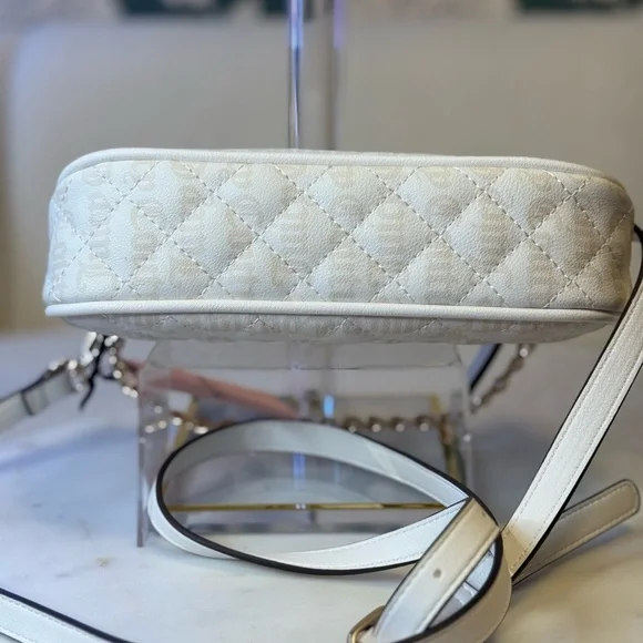 Juicy Couture Cream Quilted Shoulder Bag with Gold Accents NWT - Picture 7 of 9